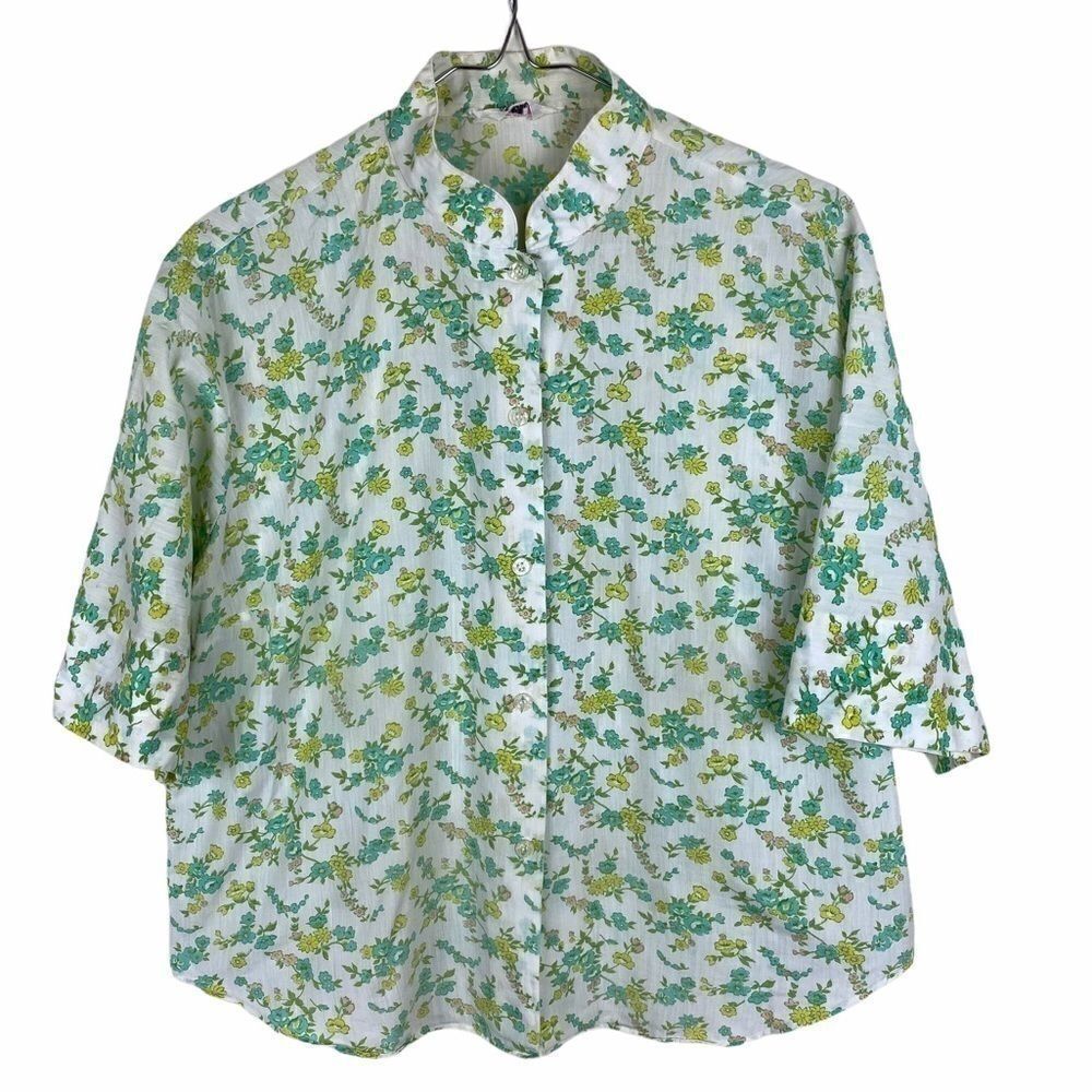 Vintage Floral White Green Short Sleeve Button Up